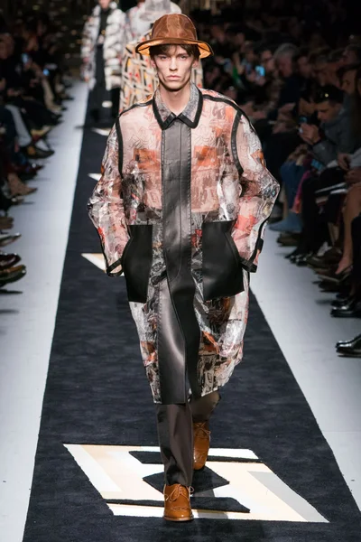 Look 26